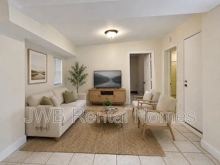 1379 Ingleside Ave — Photo 7