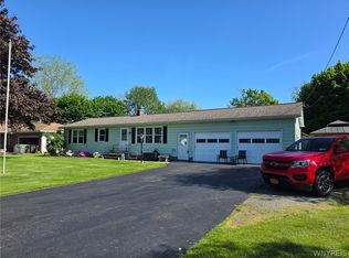 6148 Reger Dr, Lockport, NY 14094