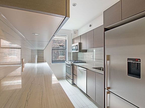 3rd image of 8 Gramercy Park S APT 6A