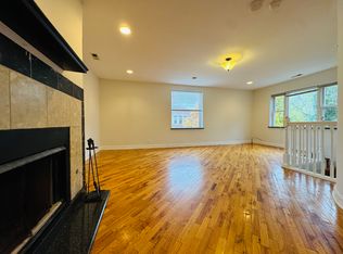 1957 W Henderson St #3, Chicago, IL 60657