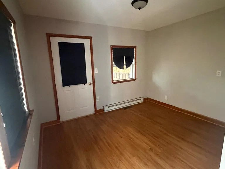 242 S Carroll St — Photo 8