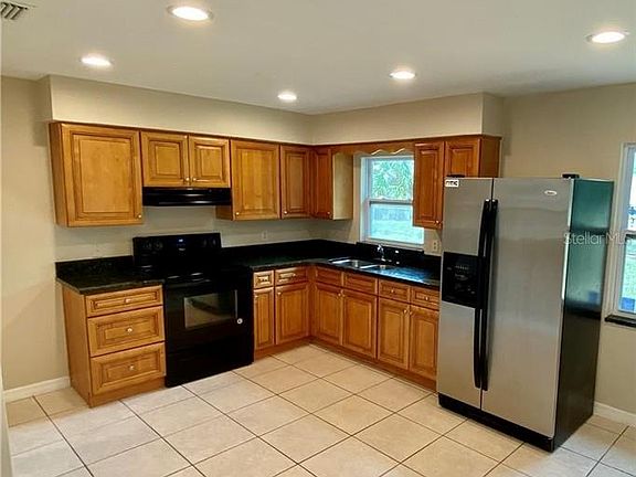 4th image of 245 W Sanford St