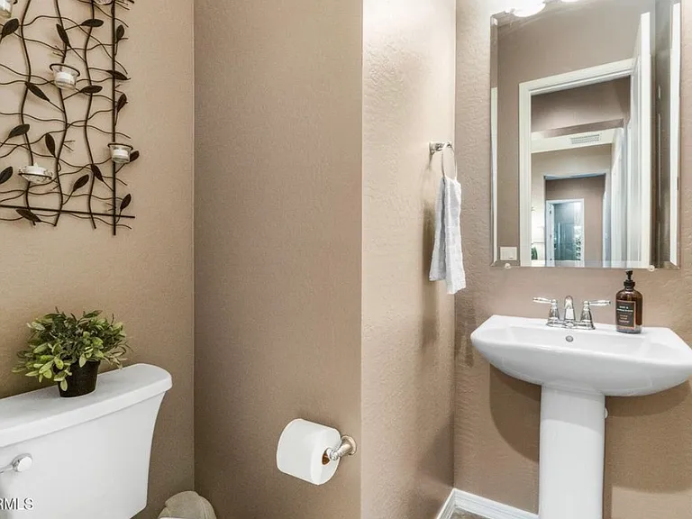 20551 E Mayberry Rd — Photo 17