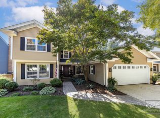 992 Belaire Ct, Naperville, IL 60563