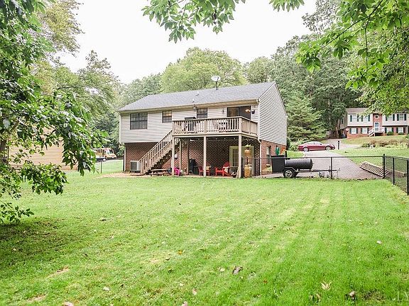 4th image of 505 Jefferson Woods Dr