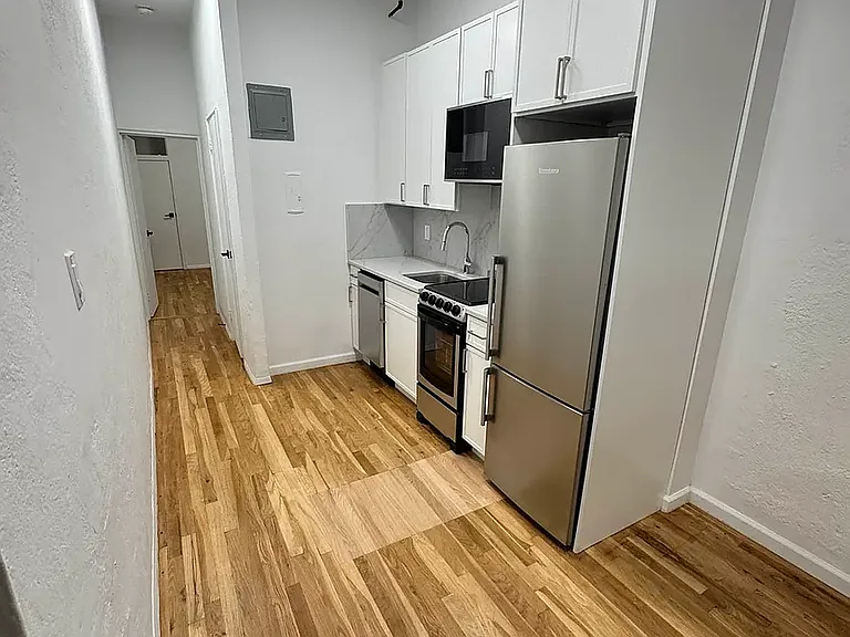 321 E 25th St #1B — Photo 11