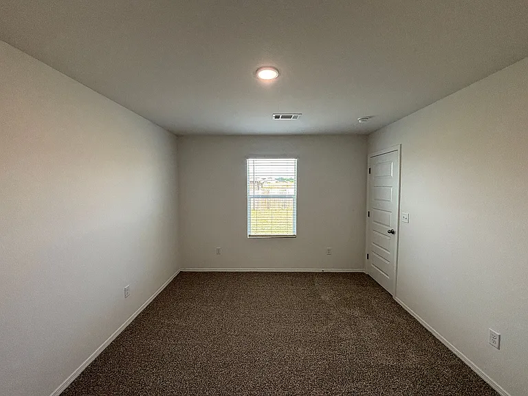 141 Preston Ln — Photo 5