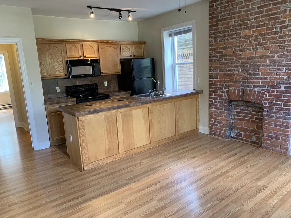 219 S Fairmount St #4