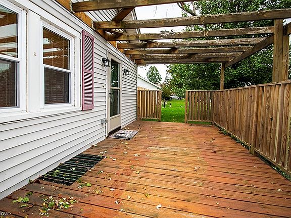 2nd image of 752 Roberts St