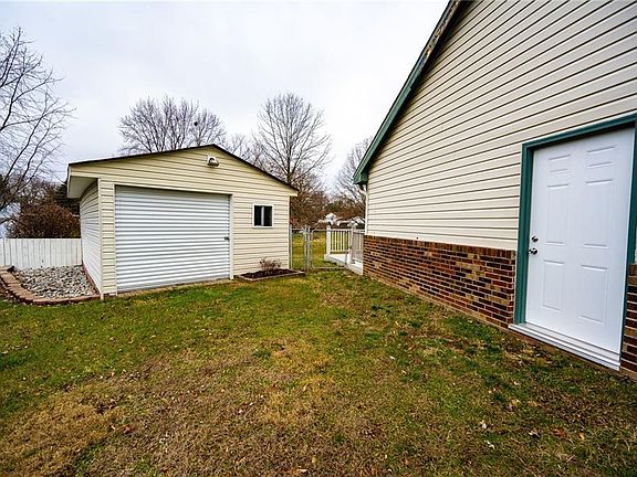 3rd image of 7834 Chicopee Ct