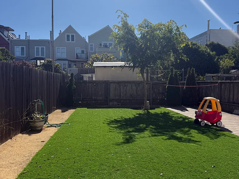 16th Ave — Photo 15