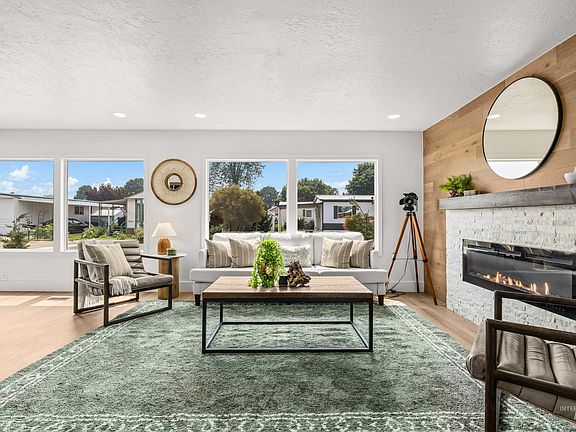 3rd image of 7080 W Royal Glen Ln