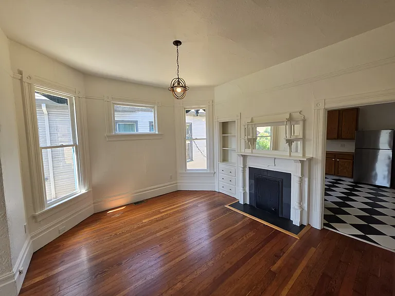 3139 Harrison St — Photo 3