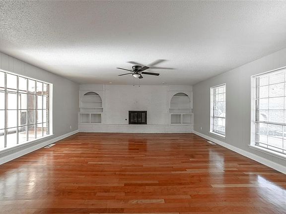 3rd image of 1509 Broadview Cir