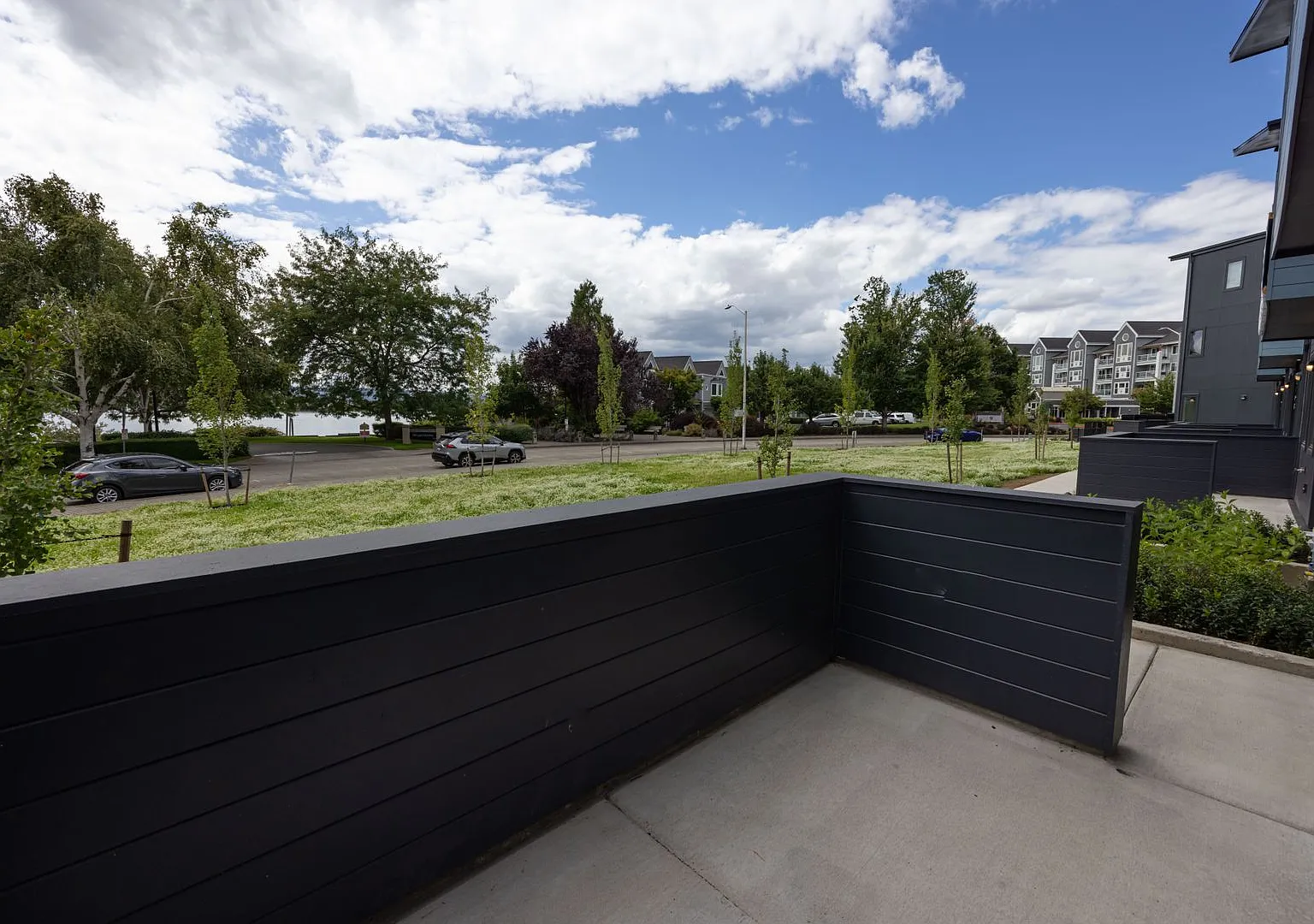 Riverside Townhomes - Waterfront Living in Vancouver - Free Month! — Photo 2