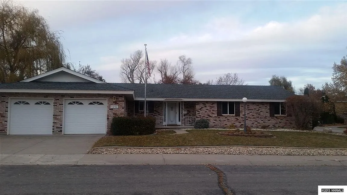 1216 Clemens Dr photo 1