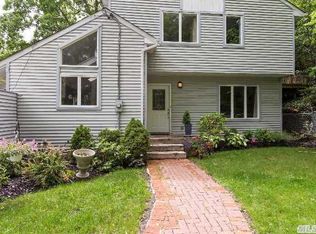 363 E Main St, Centerport, NY 11721
