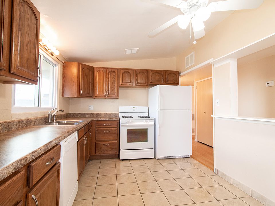 1st image of 929 W Webb Dr