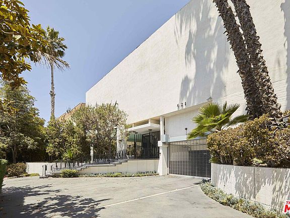 3rd image of 621 San Vicente Blvd #209