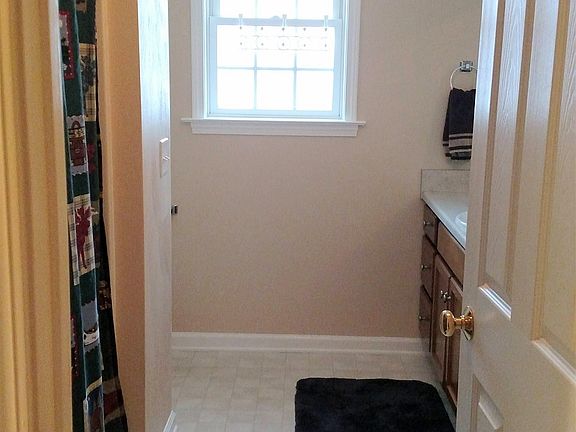 5th image of 810 George Edward Via
