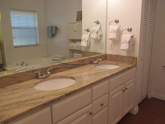 Granite-Double Sinks-Garden Tub & Shower! Wow!