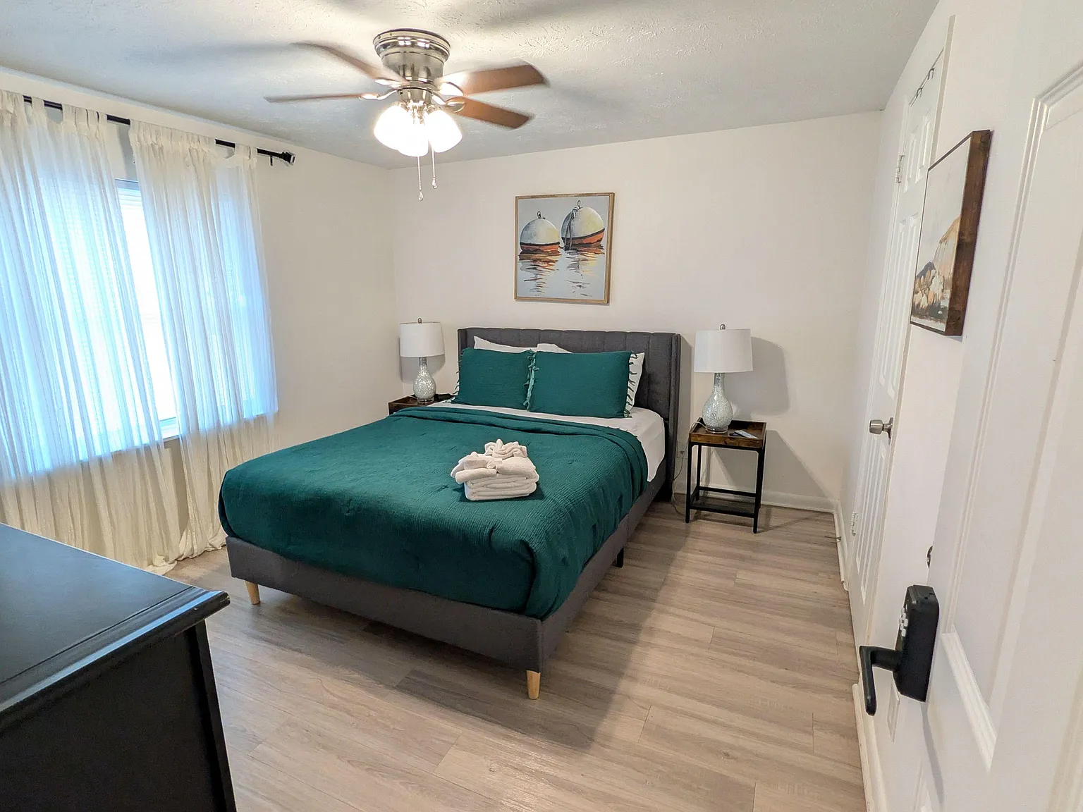 3 bed, 2.0 bath, 1020 sqft, $1,230 — Photo 2