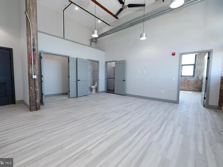 1810 E Venango St #506 — Photo 9