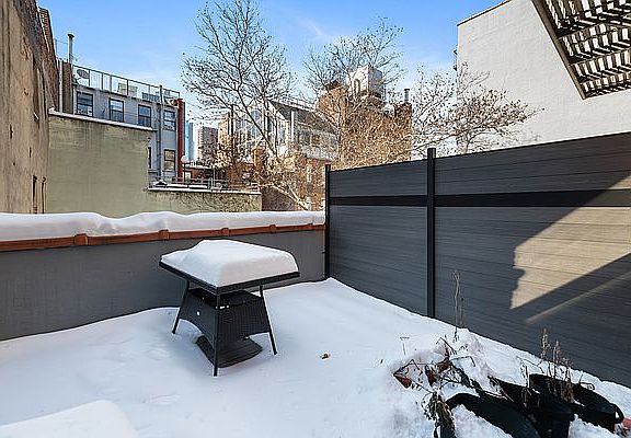 4th image of 410 W 48th St APT 24