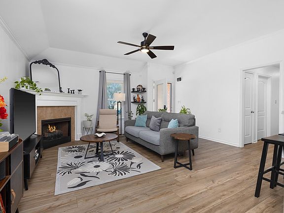 5th image of 344 Elsberry St
