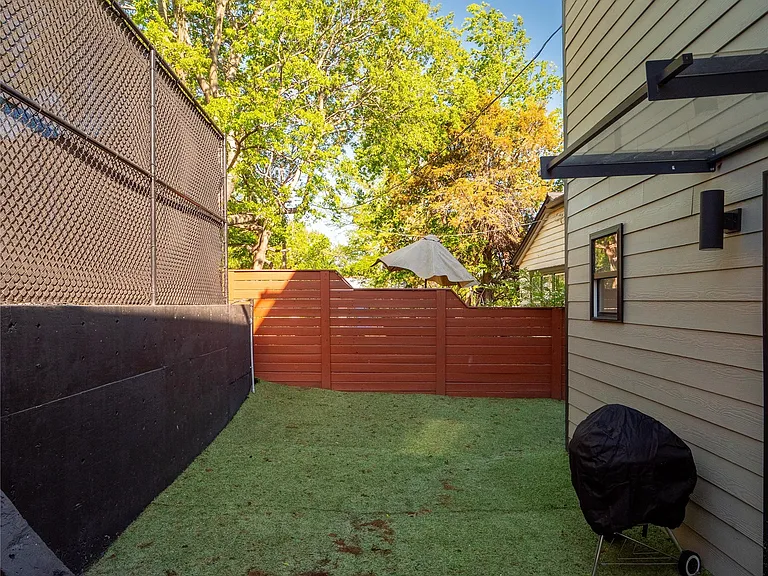 351 E Washington Ave — Photo 29