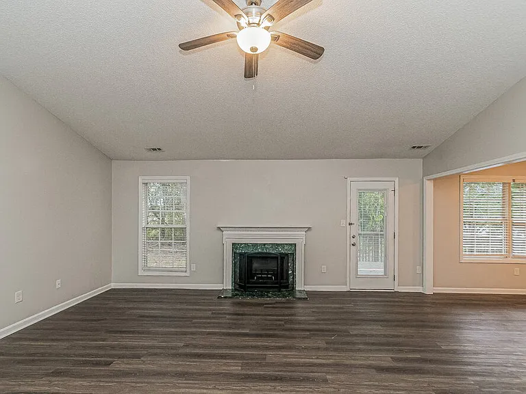 401 Three Meadows Rd — Photo 3
