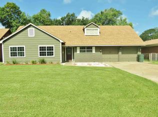 1055 Iris Ln, Beaumont, TX 77706