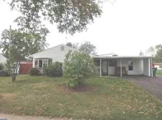 53 Freedom Ln, Levittown, PA