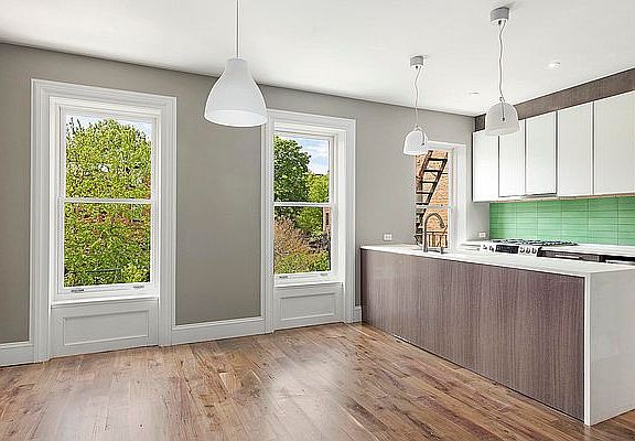 3rd image of 400 Grand Ave