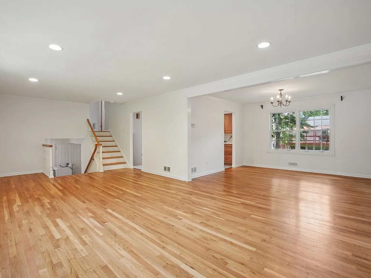 3 bed, 2.5 bath, 2300 sqft, $5,100 — Photo 4
