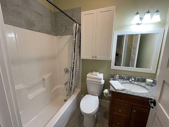 4th image of 1149 Middlesex St APT 1