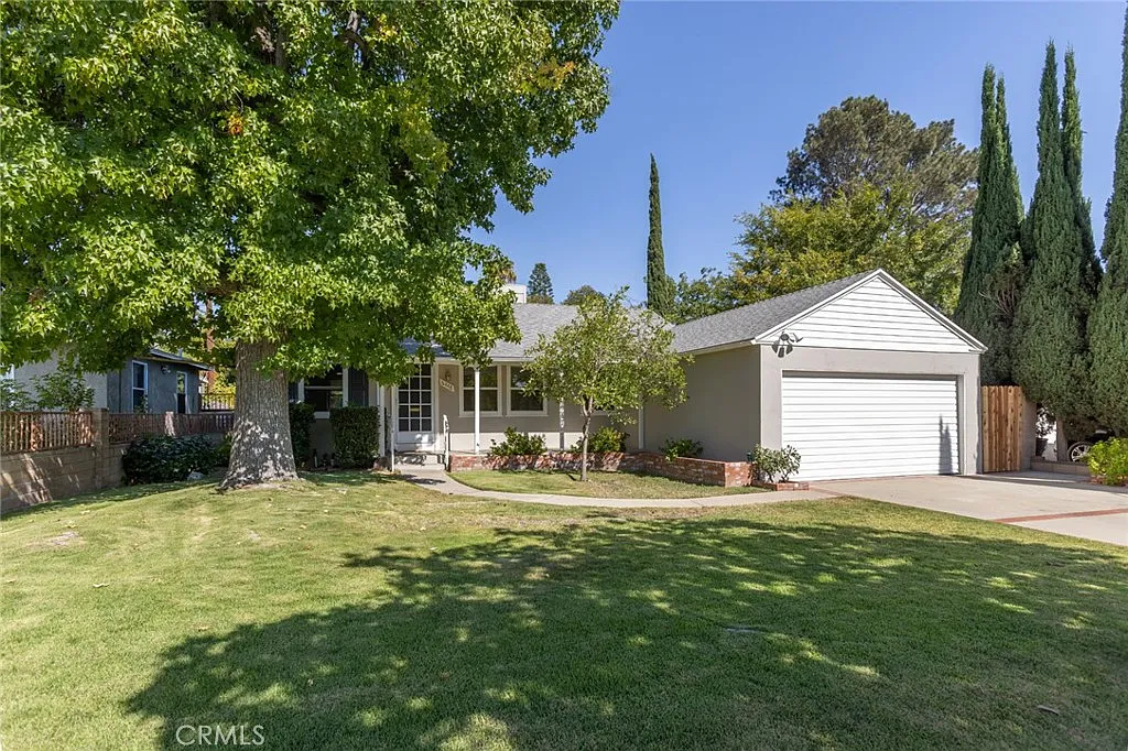 3 bed, 936 sqft, $3,200 — Photo 1
