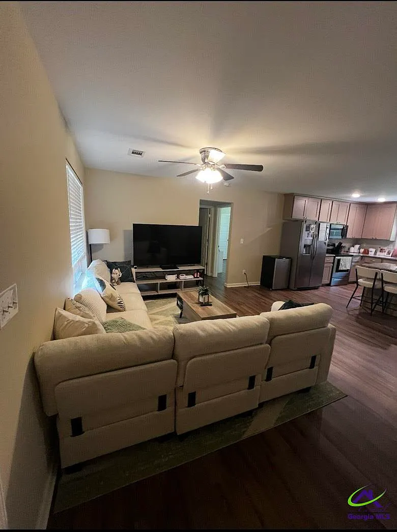 3 bed, 2.0 bath, 1350 sqft, $1,750 — Photo 2
