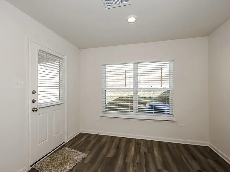 1313 Redpine Dr — Photo 5