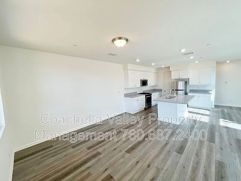4 bed, 5.0 bath, 2680 sqft, $3,195 — Photo 2