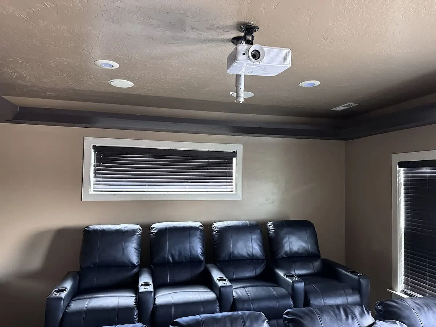 5 bed, 2.0 bath, 3390 sqft, $9,253 — Photo 3