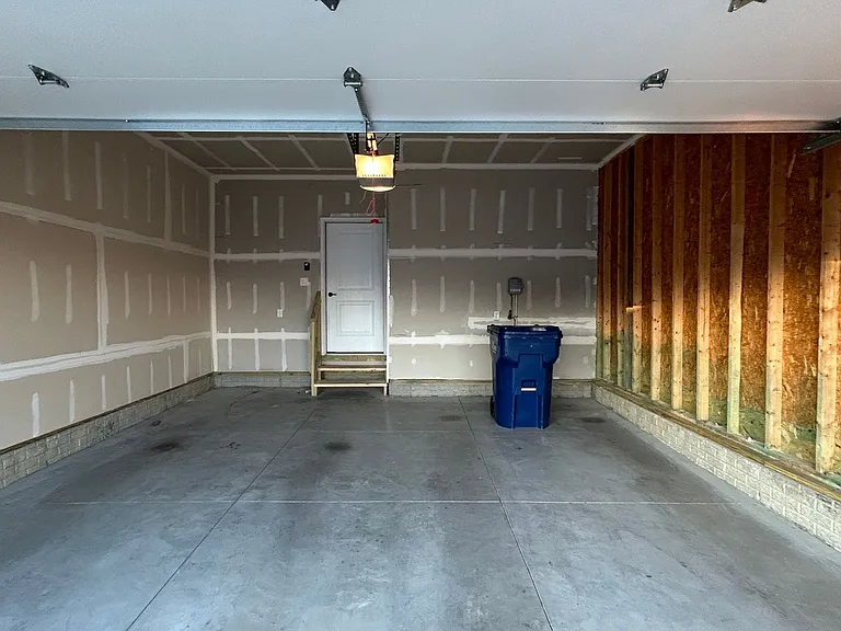 8112 S 178th St — Photo 3