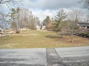 4th image of 210 Oak Ln