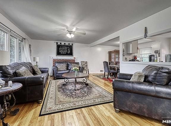 3rd image of 31A Garwood Rd