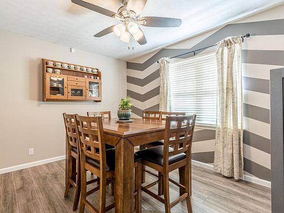5th image of 991 Lora Lee Dr