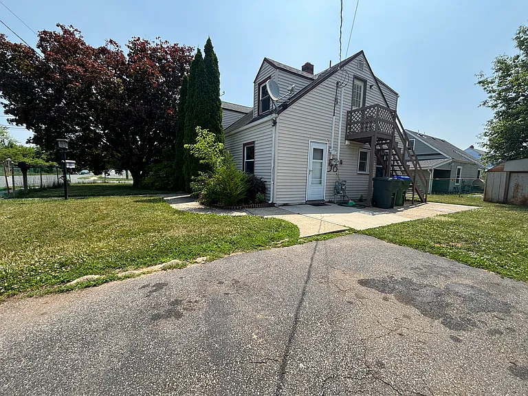 68 Seymour Ave — Photo 22