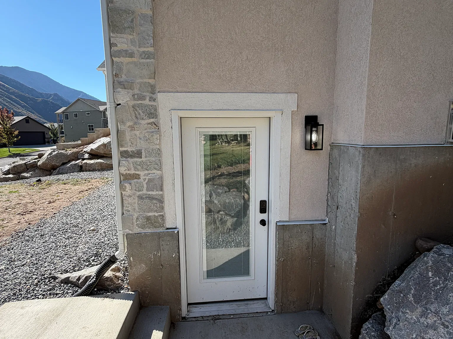 3 bed, 2270 sqft, $3,200 — Photo 4