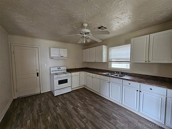 2nd image of 426 E 10th St