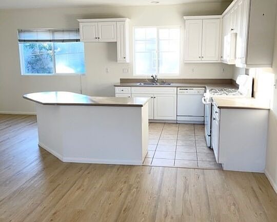 3rd image of 26094 Stonehaven Dr