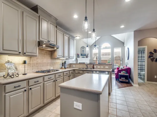 1301 Glen Hollow Ln, Flower Mound, TX 75028